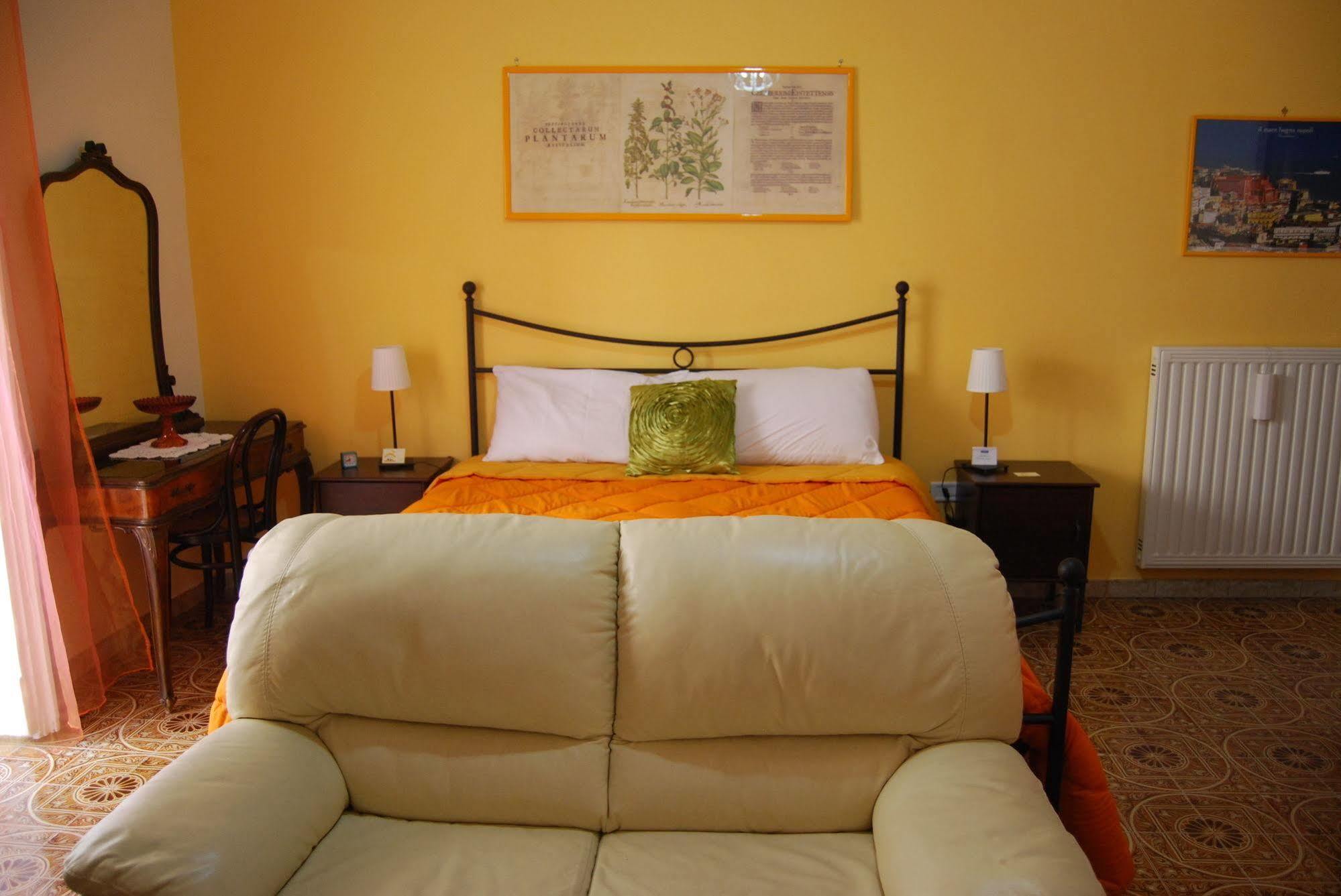 Bed And Breakfast Casa Mariella Napoli Dış mekan fotoğraf